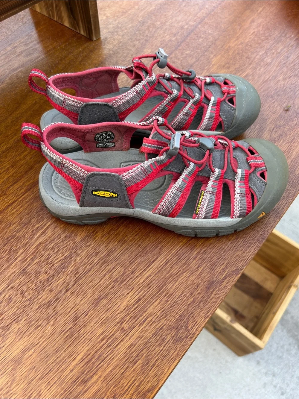 Keen Women’s Red & Gray Sandals like new